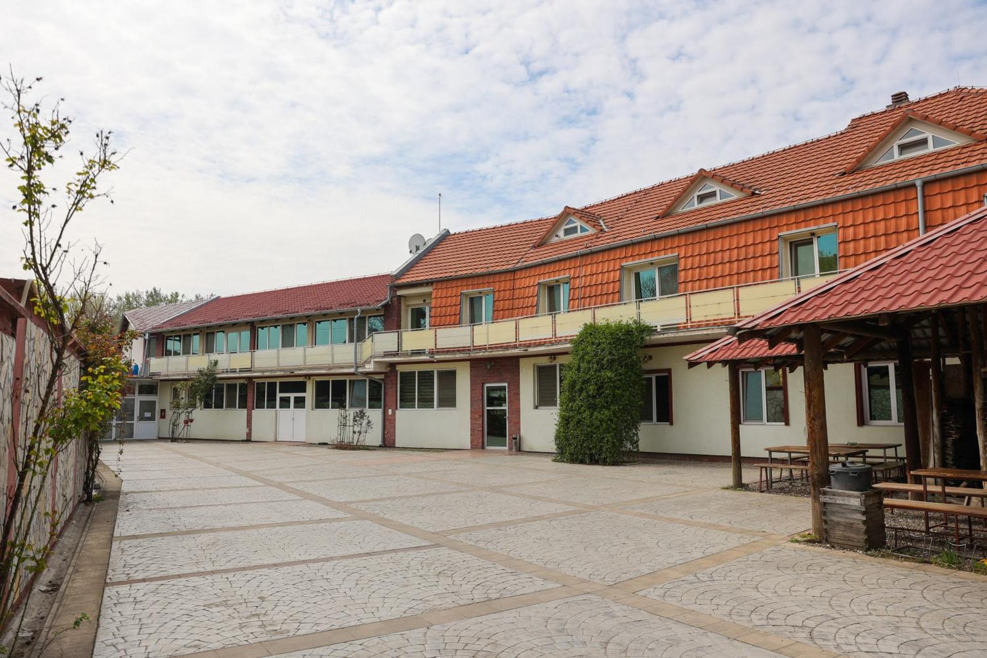 Готель Marex Centar Jabuka Екстер'єр фото